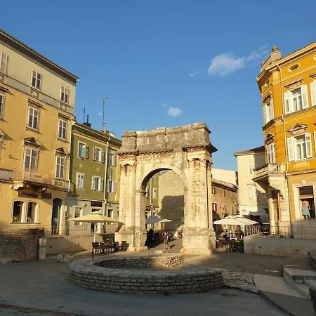 Bright & Cozy Pula